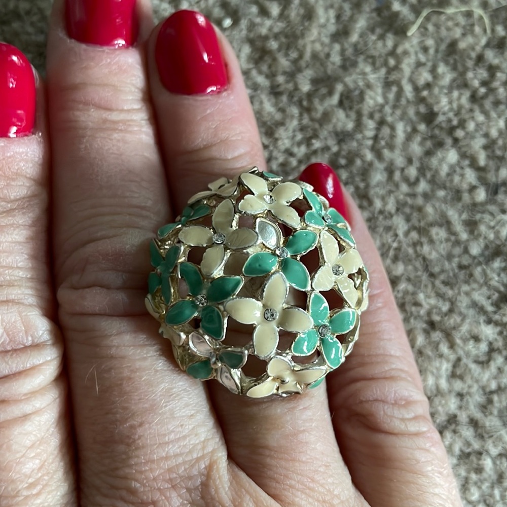 Costume Enamel Sea Green and Cream Flower Ring